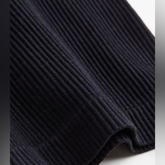 NWOT H&M Black Ribbed Biker Shorts - Picture 5 of 12